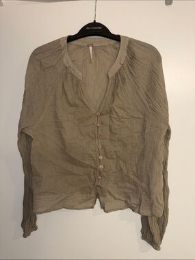 Free People - Lightweight Crinkle Button-Front Women's Top - Taupe